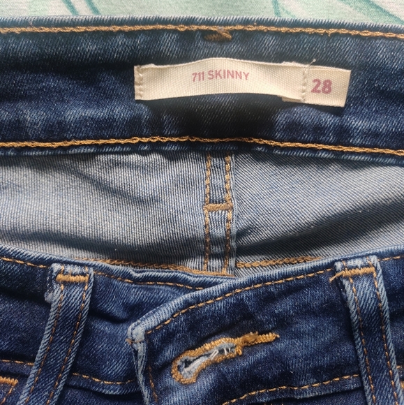 Levi's 711 Skinny Size 28 - Picture 4 of 4